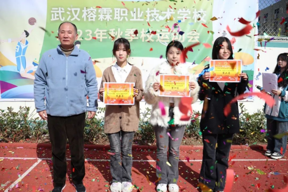 6ce85cca19ee9a92053a0f461b71fae6.png